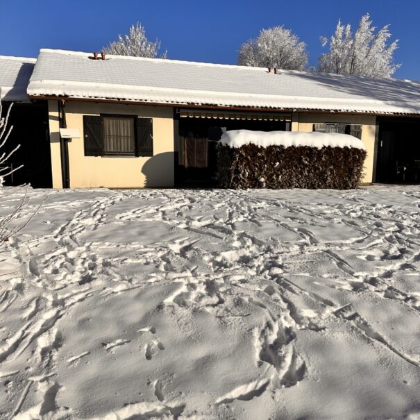 Urlaub im Allgäu - gemütliches Ferienhaus, ebenerdig, voll ausgestattete Küche, Badezimmer, zwei Schlafzimmer und Boxspringbett