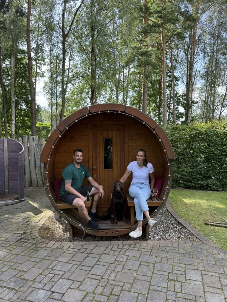 Wir, Familie Grundmann mit unserem Hund Merlin, heißen Sie herzlich willkommen im Ferienhaus 4 Jahreszeiten auf der Sonneninsel Rügen